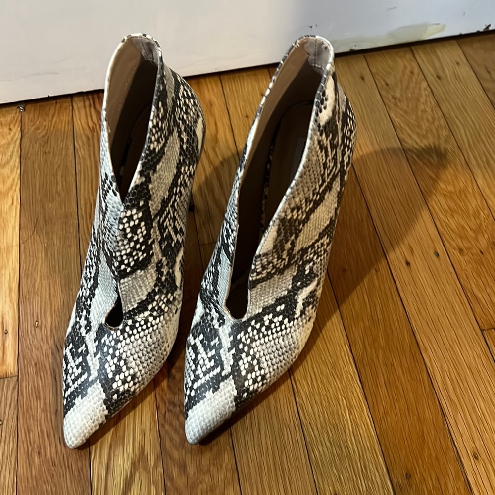 Black and white sexy ankle boot
